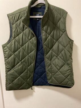 J. Crew Mens Walker Quilted Vest in Olive Green and Navy Blue. Size Large.